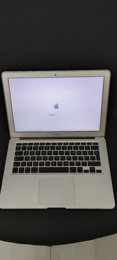 i7 Macbook Air 2011 , 13` display, 4gb Ram, 256gb SSD, macOS High Sierra