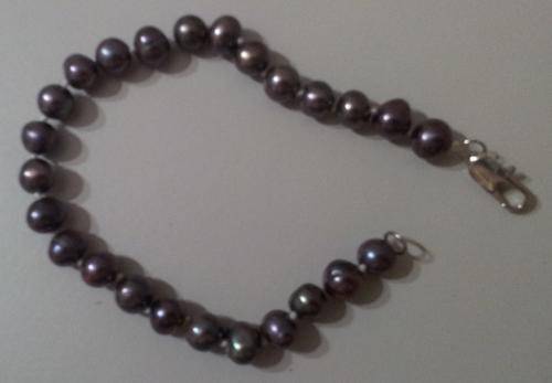 ** PEACOCK BLACK FRESHWATER PEARL BRACELET **