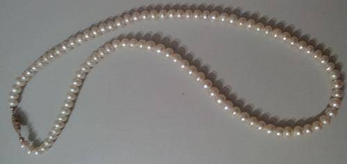 ** ELEGANT CREAM FRESHWATER PEARL NECKLACE **