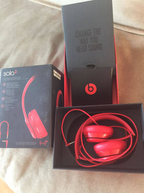 BEATS BY DRE SOLO 2 - BRAND NEW WITH RIGHT EAR PIECE NOT WORKING - NO SOUND