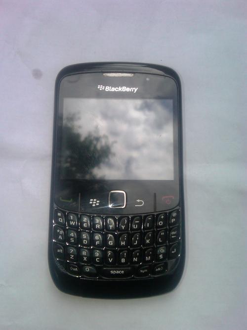 Blackberry 8520 9 months old
