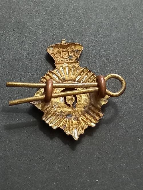 1902 - 1922 Duke of Edinburgh`s Own Volunteer Rifles collar badge.