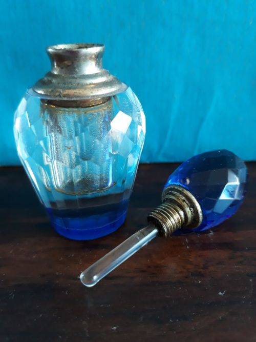 BEAUTIFUL BLUE PERFUME BOTTLE