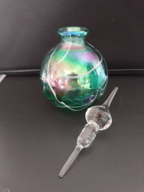 HAVE YOU EVER SEEN SOMETHING AS BEAUTIFUL AS THIS PERFUME BOTTLE?