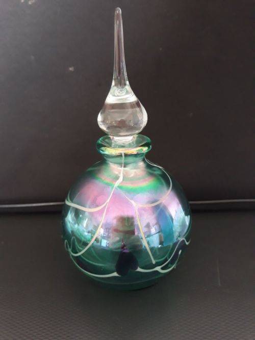 HAVE YOU EVER SEEN SOMETHING AS BEAUTIFUL AS THIS PERFUME BOTTLE?