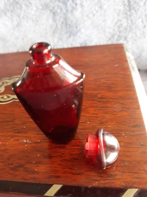 LOVELY RED MINIATURE PERFUME BOTTLE