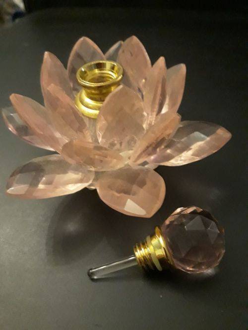 EXCEPTIONALLY BEAUTIFUL CUT GLASS ROSE PERFUME BOTTLE.