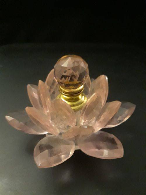 EXCEPTIONALLY BEAUTIFUL CUT GLASS ROSE PERFUME BOTTLE.