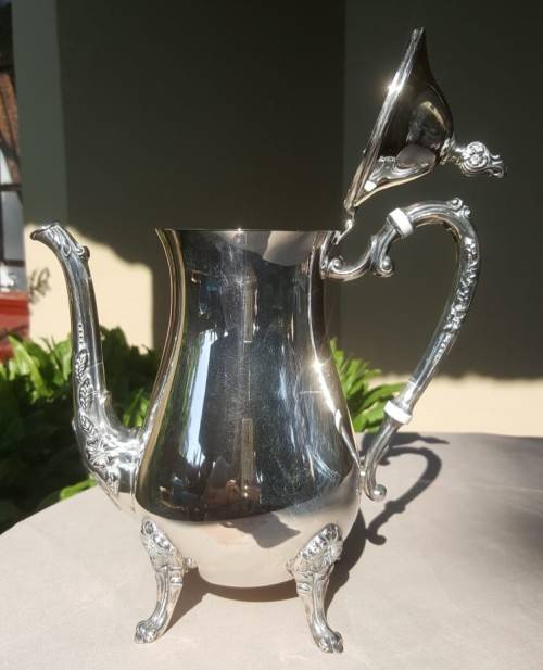 BEAUTIFUL VINTAGE ENGLISH SILVER PLATED COFFEE/TEA SET WITH TRAY