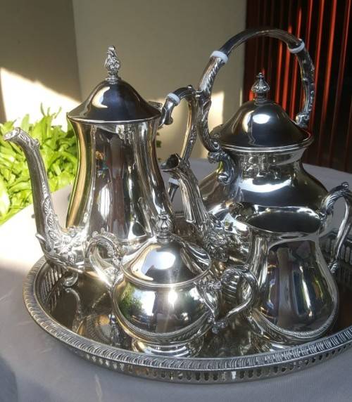BEAUTIFUL VINTAGE ENGLISH SILVER PLATED COFFEE/TEA SET WITH TRAY