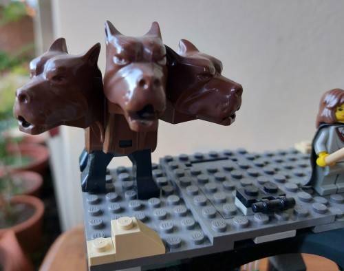 ORIGINAL LEGO HARRY POTTER FORBIDDEN CORRIDOR (4706) FROM 2001 - ABOUT 98% COMPLETE WITH FLUFFY