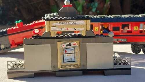 ORIGINAL LEGO HARRY POTTER FIRST HOGWARTS EXPRESS (4708) FROM 2001 - ABOUT 95% COMPLETE