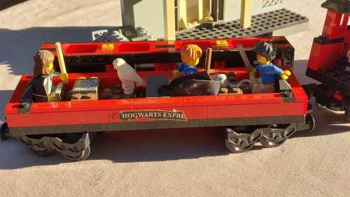 ORIGINAL LEGO HARRY POTTER FIRST HOGWARTS EXPRESS (4708) FROM 2001 - ABOUT 95% COMPLETE