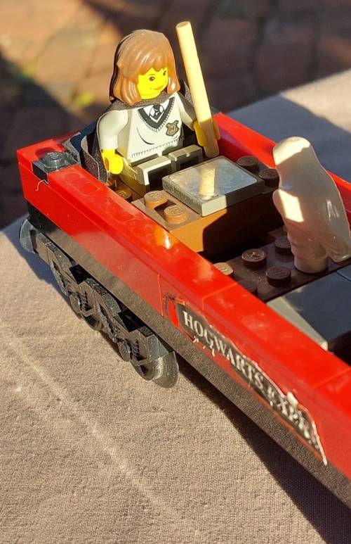 ORIGINAL LEGO HARRY POTTER FIRST HOGWARTS EXPRESS (4708) FROM 2001 - ABOUT 95% COMPLETE