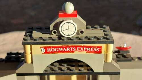ORIGINAL LEGO HARRY POTTER FIRST HOGWARTS EXPRESS (4708) FROM 2001 - ABOUT 95% COMPLETE