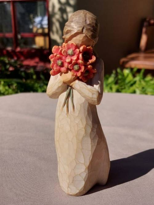 WILLOW TREE SURROUNDED BY LOVE DEMDACO FIGURINE BY SUSAN LORDI