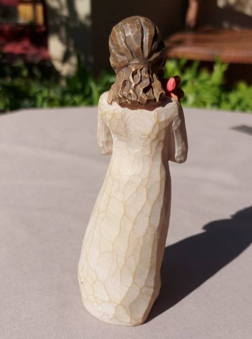 WILLOW TREE SURROUNDED BY LOVE DEMDACO FIGURINE BY SUSAN LORDI