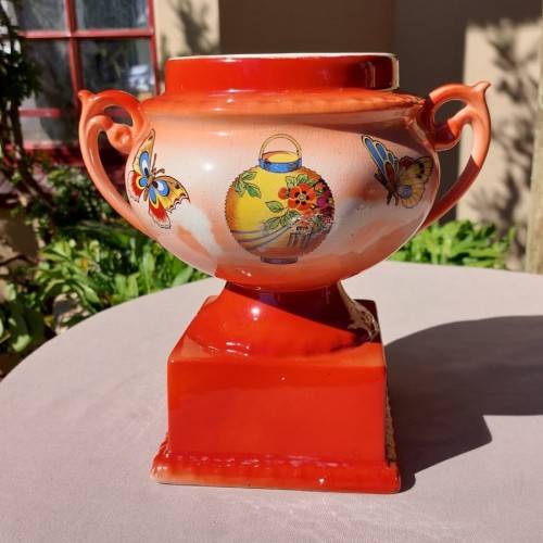 A LARGE BUTTERFLY TROPHY CERAMIC VASE FROM ENGLAND