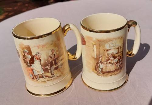 VINTAGE AND SCARSE ROYAL BRADWELL ARTHUR WOOD 3752 ENGLAND OLIVER TWIST MUGS WITH GOLD TRIMS
