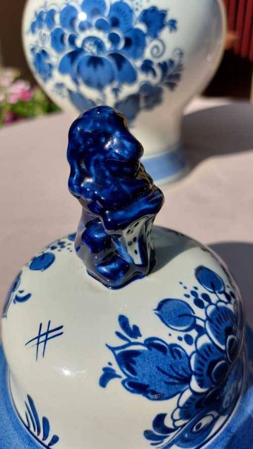 BEAUTIFUL LARGE 30CM HIGH BLAUW DELFTS DISTEL SCR HANDPAINTED JAR WITH LION LID MADE IN HOLLAND