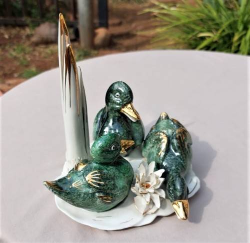 CESARE VILLARI! - CVS CAPODIMONTE ITALY! - 18CT GOLD GILT! - PORCELAIN DUCKS! - RARE AND VALUABLE PL