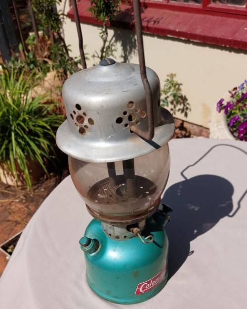 RARE COLEMAN 241G 1967 SINGLE MANTLE PARAFFIN PRESSURE LANTERN SEAFOAM GREEN JUDGED WORKING