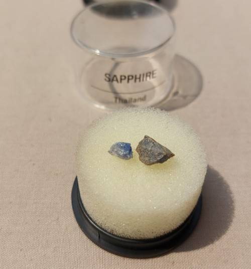 WONDERFUL COLLECTION OF 20 GEMSTONE (AND ALL PRECIOUS GEMSTONES) SPECIMENS IN PERSPEX BOXES