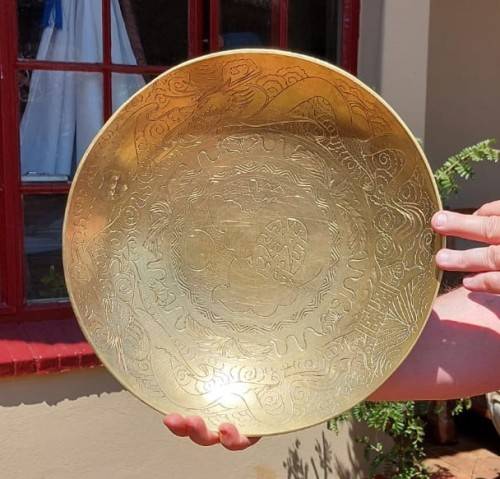 LARGE (38CM DIAMETER) VINTAGE CHINESE HEAVY BRASS DRAGON HAND ENGRAVED MOTIF BOWL