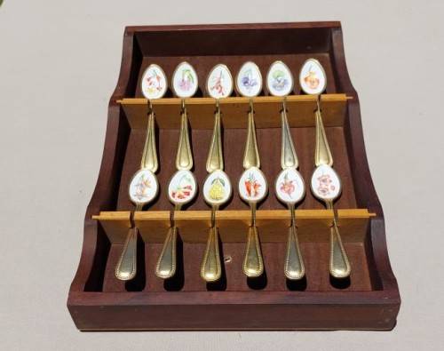 JAPAN 24KT GOLD PLATED SET OF 12 COFFEE SPOONS WITH ENAMEL PAINTED SOUTH AFRICAN FLOWERS