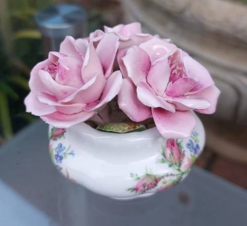 ROYAL ALBERT 1960S MOSS ROSE PATTERN FLOWER CABINET ORNAMENT