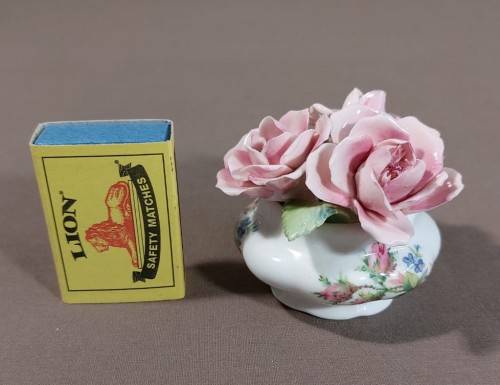 ROYAL ALBERT 1960S MOSS ROSE PATTERN FLOWER CABINET ORNAMENT