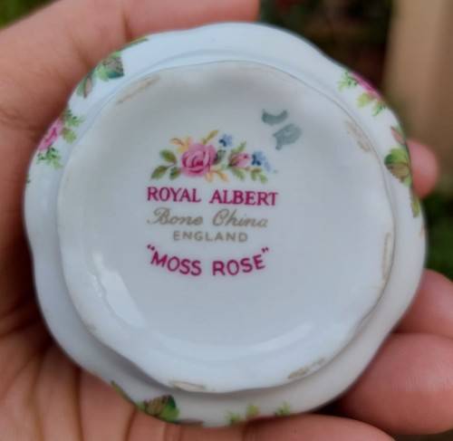 ROYAL ALBERT 1960S MOSS ROSE PATTERN FLOWER CABINET ORNAMENT