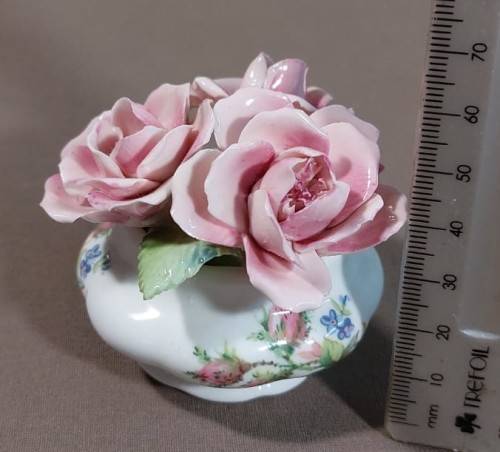 ROYAL ALBERT 1960S MOSS ROSE PATTERN FLOWER CABINET ORNAMENT