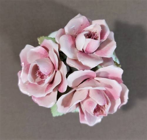 ROYAL ALBERT 1960S MOSS ROSE PATTERN FLOWER CABINET ORNAMENT