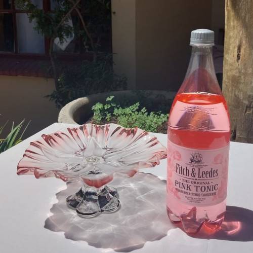 NO 2 of 2 WALTHER GLAS LARGE SYLVIA PATTERN FROSTED CHRYSTAL GLASS CAKE STAND