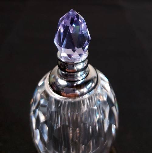 VINTAGE CHRYSTAL GLASS PERFUME BOTTLE WITH PURPLE COLOURED FACETTED STOPPER