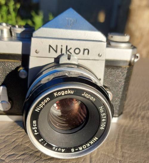 NIKON F 1963 SLR CAMERA (SERIAL 6524881) WITH NIKKOR-S AUTO 50MM LENS (SERIAL 574106) WORKING!