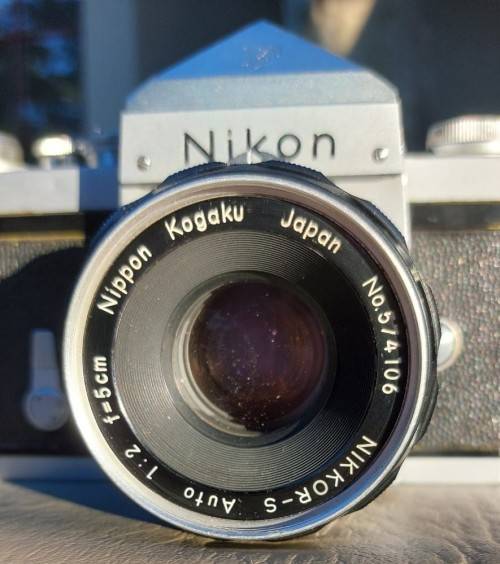 NIKON F 1963 SLR CAMERA (SERIAL 6524881) WITH NIKKOR-S AUTO 50MM LENS (SERIAL 574106) WORKING!