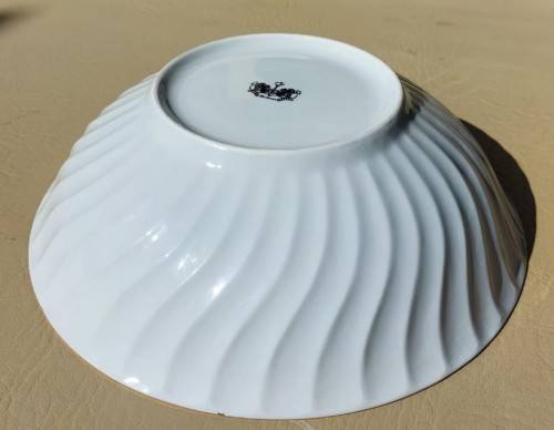 A LARGE 18 PIECE RICHWOOD PORCELAIN DINNER SET WITH RED ROSES PATTERN GOOD CONDITION