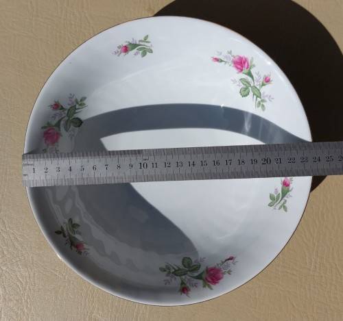 A LARGE 18 PIECE RICHWOOD PORCELAIN DINNER SET WITH RED ROSES PATTERN GOOD CONDITION