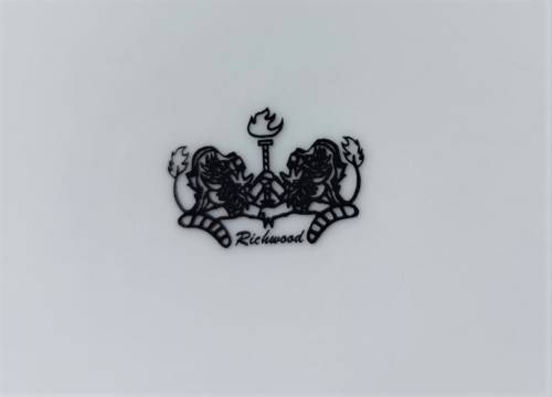 A LARGE 18 PIECE RICHWOOD PORCELAIN DINNER SET WITH RED ROSES PATTERN GOOD CONDITION