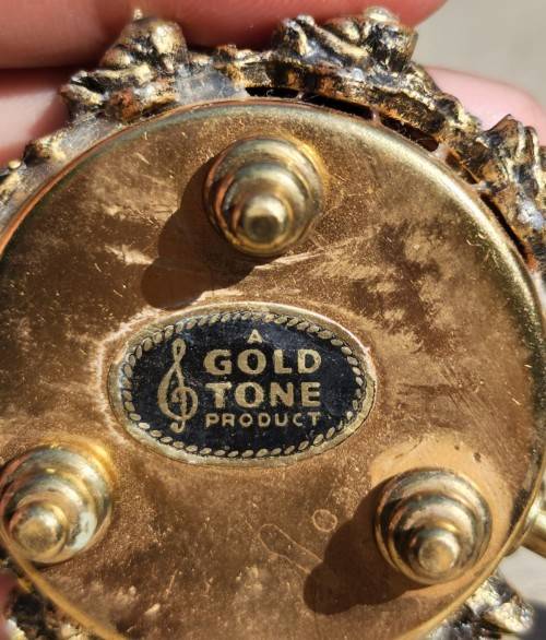 VINTAGE GOLD TONED PILL BOX OR SACCHARIN DISH WITH LID AND HANDLE