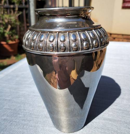 ELEGANT SILVERPLATED VASE WITH DECORATIVE BANDED PATTERN