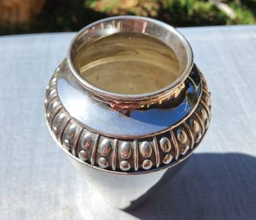 ELEGANT SILVERPLATED VASE WITH DECORATIVE BANDED PATTERN