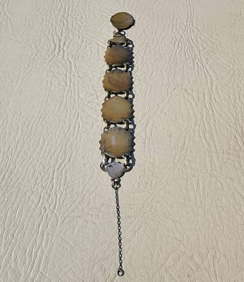 VINTAGE 1950S DON QUIXOTE MEDIEVAL KNIGHT AND GLADIATOR EMBOSSED BRASS CUFF BRACELET