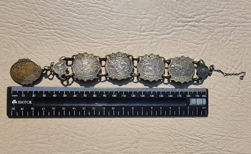 VINTAGE 1950S DON QUIXOTE MEDIEVAL KNIGHT AND GLADIATOR EMBOSSED BRASS CUFF BRACELET