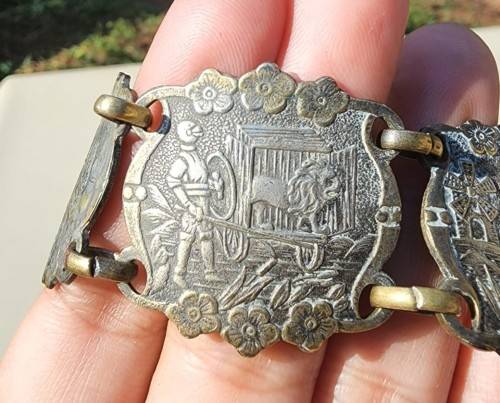 VINTAGE 1950S DON QUIXOTE MEDIEVAL KNIGHT AND GLADIATOR EMBOSSED BRASS CUFF BRACELET