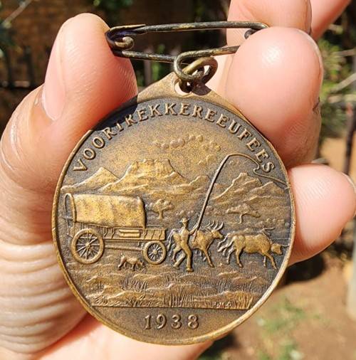 THE GREAT TREK CENTENARY (1838  1938) VOORTREKKERS BRONZE MEDALLION
