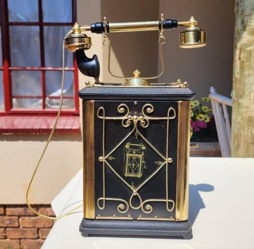 CRANK HANDLE TELEPHONE DECANTER MUSIC BOX WORKING