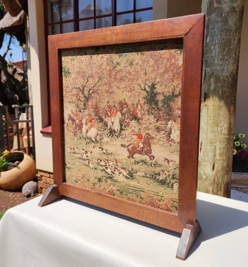 VINTAGE FIRE SCREEN WITH FOX HUNTING SCENE TAPESTRY